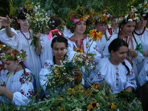 magichna-nich-vogniv-ta-obryadiv-svyatkuvannya-ivana-kupala-v-ukrayini