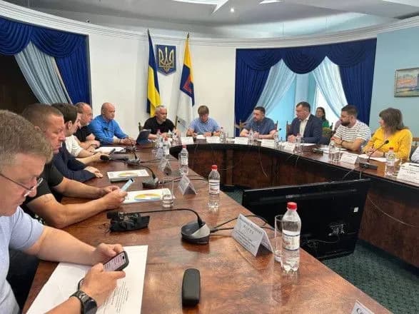 generatori-sonyachni-batareyi-pileti-odeschina-gotuyetsya-do-zimi-kiper