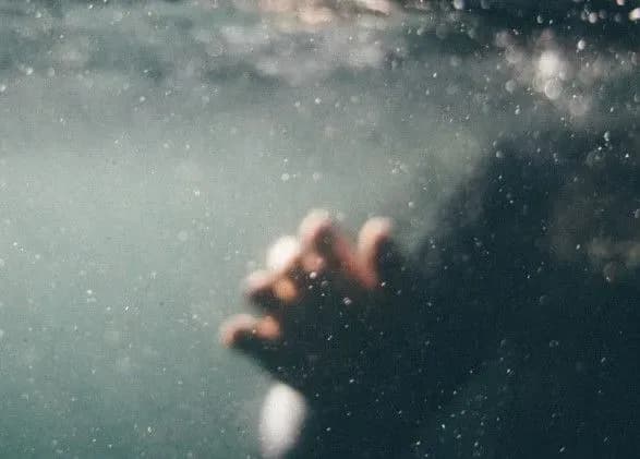 u-chernigivskiy-oblasti-znikli-dvoye-divchat-yikh-tila-znayshli-na-dni-desni