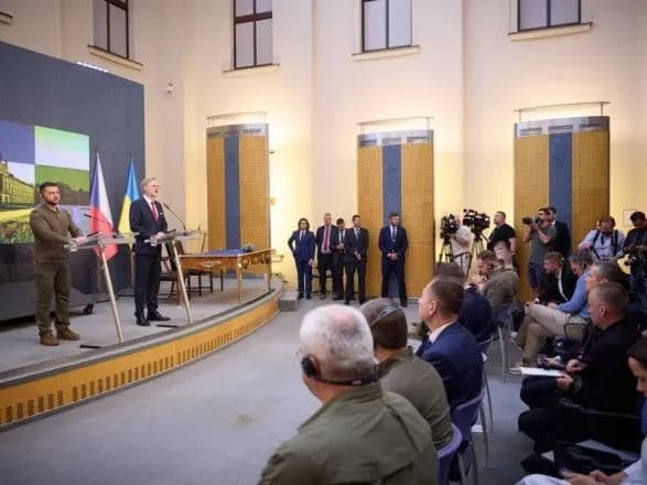 ne-tilki-dlya-nastupu-a-y-dlya-oboroni-zelenskiy-pro-neobkhidnist-dalekobiynoyi-zbroyi