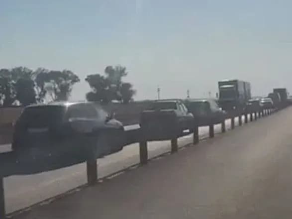 na-okupovaniy-teritoriyi-cherez-zagrozu-teraktu-na-zaes-utvorilis-30-kilometrovi-chergi