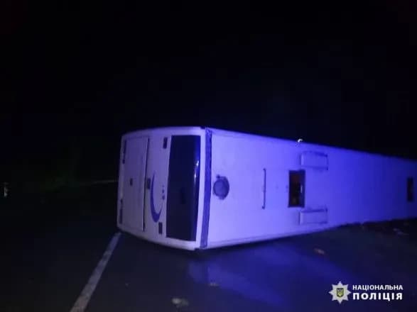 avtobus-iz-pasazhirami-potrapiv-u-dtp-bilya-umani-23-lyudini-zaznali-travm