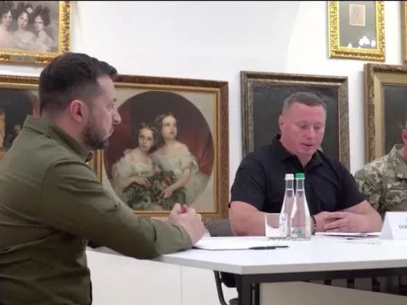 zelenskiy-proviv-naradu-u-lutsku-obgovorili-situatsiyu-u-prikordonniy-bilorusi-ta-posilennya-sil-oboroni