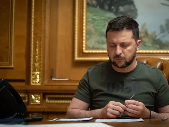 zelenskiy-ta-prezident-par-obgovorili-prodovzhennya-roboti-zernovogo-koridoru