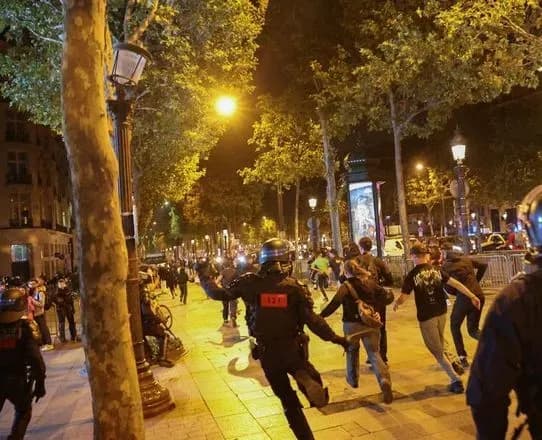 zavorushennya-u-frantsiyi-ponad-1-000-obvinuvalnikh-virokiv-ta-600-osib-uvyazneno