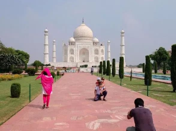 pavodkovi-vodi-dosyagli-znamenitogo-tadzh-makhala-v-indiyi