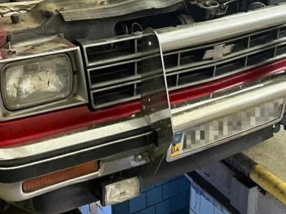 avto-bukovintsya-u-yakomu-perevoziv-kontrafaktni-tsigarki-peredadut-zsu