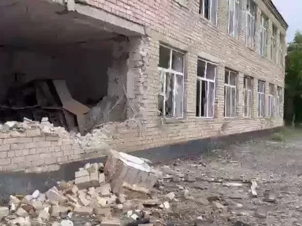 okupanti-na-khersonschini-obstrilyali-shkolu-ta-budinki-mistsevikh-zhiteliv