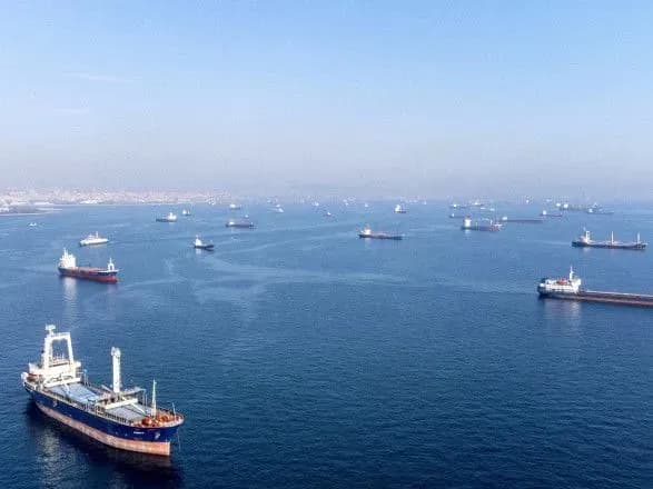 rosiya-mozhe-atakuvati-tsivilni-sudna-v-chornomu-mori-biliy-dim-1