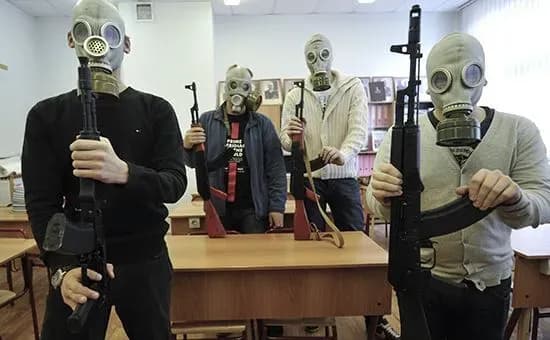 u-rosiyskikh-shkolakh-ditey-navchatimut-boyovomu-zastosuvannyu-droniv