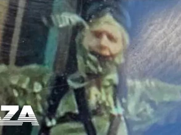 v-elitnomu-selischi-pid-moskvoyu-cholovik-u-viyskoviy-formi-zakhopiv-budinok-siloviki-pishli-na-shturm