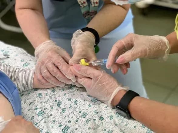 vpav-u-vigribnu-yamu-u-lvovi-likari-vryatuvali-2-richnogo-khlopchika