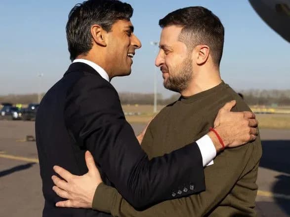 zelenskiy-zidzvonivsya-z-sunakom-rozpoviv-pro-ataki-rf-na-odesu-ta-potrebu-u-posilenni-ppo