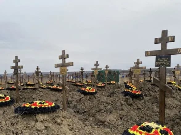 na-tsvintari-v-okupovanomu-simferopoli-zrostaye-kilkist-mogil-viyskovikh-rf-yaki-zaginuli-na-viyni-v-ukrayini