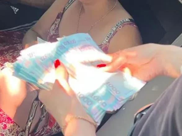 proponuvali-fiktivniy-shlyub-z-lyudinoyu-z-obmezhenimi-mozhlivostyami-schob-viyikhati-za-kordon-na-donechchini-khlopets-zdav-politsiyi-zhinok