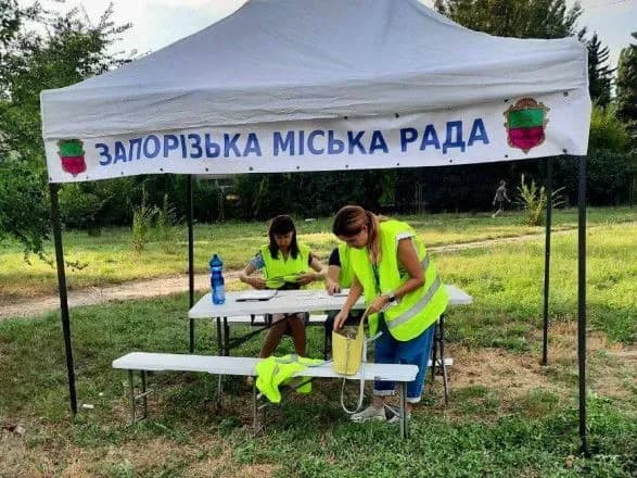 vorog-udariv-po-zaporizhzhyu-dvoye-lyudey-zaginuli-ye-poranena-miska-rada