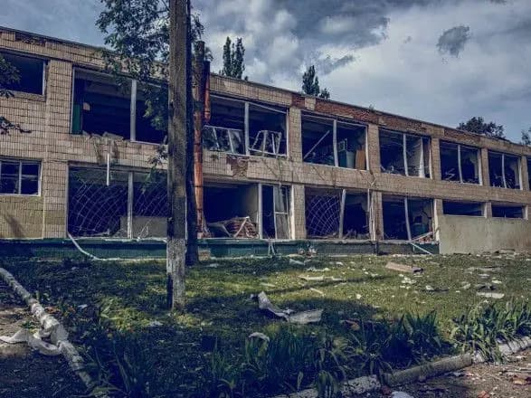 u-sumakh-ryatuvalniki-zavershili-rozbir-zavaliv-zruynovanoyi-vchora-raketnim-udarom-voroga-budivli