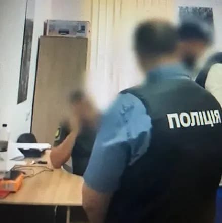 zmushuvav-soldat-buduvati-sobi-mayetok-viyskovomu-komisaru-na-zakarpatti-povidomleno-pro-pidozru