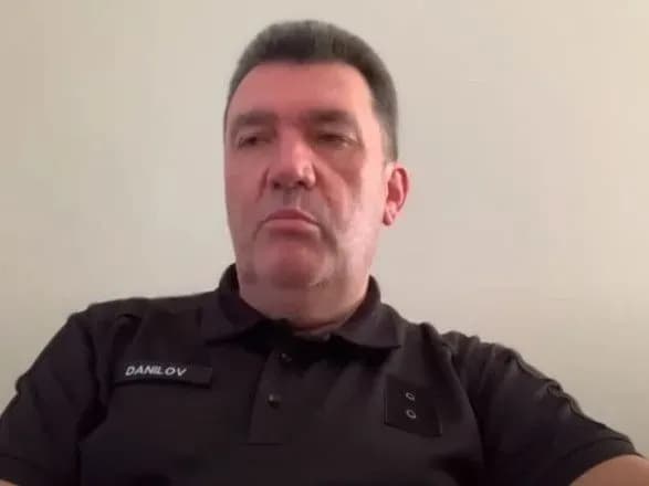 niyakikh-planiv-nemaye-danilov-prokomentuvav-stattyu-politico-pro-upravlinnya-derzhavoyu-u-razi-smerti-zelenskogo
