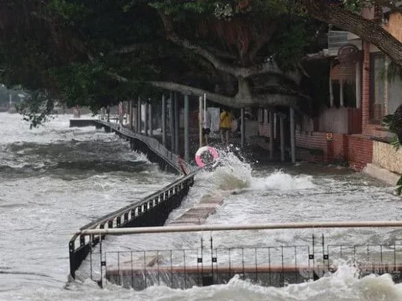 u-tayvani-zakrivayut-shkoli-ta-pidpriyemstva-cherez-tayfun-kanun