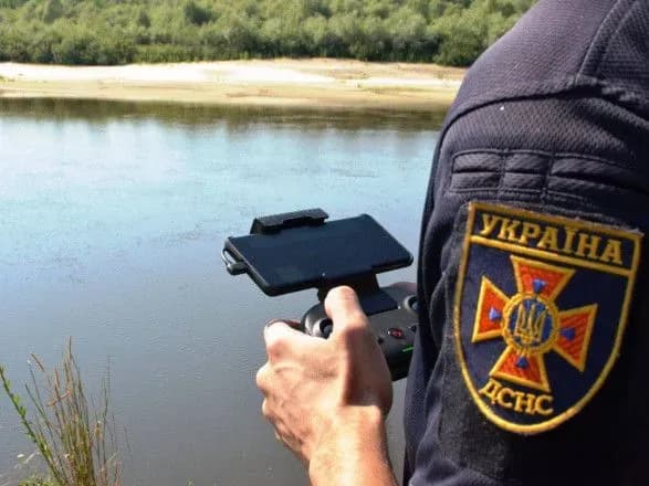 u-desni-potonuli-dvoye-divchat-tilo-odniyeyi-z-nikh-znayshli-ryatuvalniki