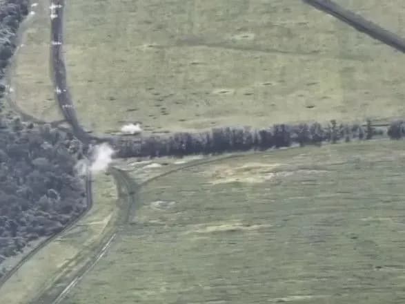 natsgvardiytsi-vidminusuvali-rashistsku-100-mm-protitankovu-garmatu-rapira-na-bakhmutskomu-napryamku