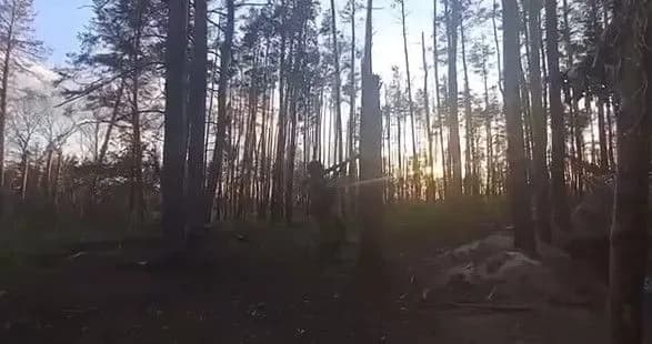 sirskiy-pokazav-yak-ukrayinski-biytsi-vidpratsovuyut-z-granatometiv-po-vorozhikh-pozitsiyakh-na-luganschini