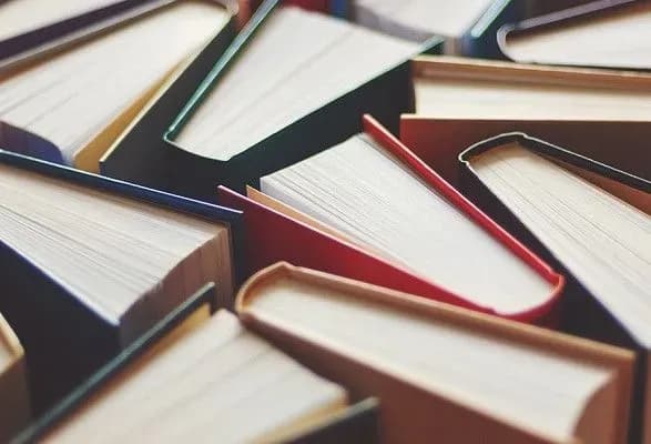 u-rf-vpisali-spetsoperatsiyu-v-ukrayini-u-pidruchniki-z-istoriyi-pro-poganiy-zakhid-tezh-zgadali