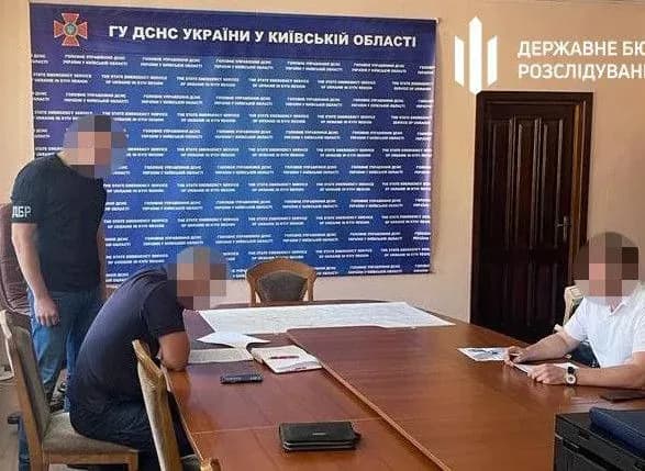 nezakonno-zviv-bagatopoverkhivku-na-mistsi-pozhezhnoyi-chastini-pidozryuyut-posadovtsya-ryatuvalnoyi-sluzhbi