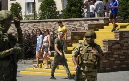 okupanti-zavozyat-gastroleriv-z-rf-dlya-imitatsiyi-viborchogo-protsesu-na-tot-tsentr-natssprotivu