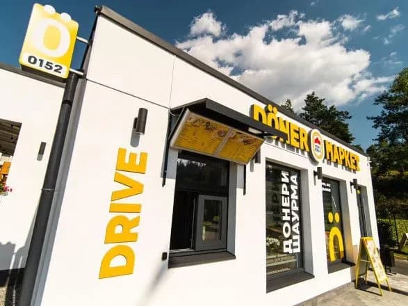 smachna-i-bezpechna-yizha-z-soboyu-d-ner-market-zapratsyuvav-u-novomu-simeynomu-formati-z-funktsiyeyu-drive