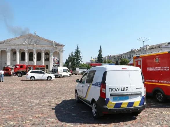 vorozhiy-udar-po-tsentru-chernigova-kilkist-postrazhdalikh-zbilshilas-do-181-lyudini