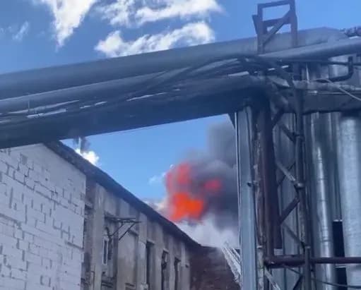 u-rosiyi-znovu-palaye-u-pidmoskovyi-zagorivsya-sklad-z-lakofarbovimi-virobami