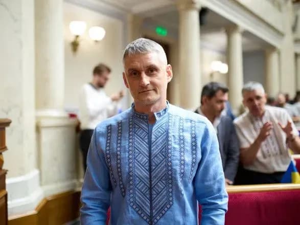 noviy-nardep-tararin-sklav-prisyagu-u-vr-i-priyednavsya-do-fraktsiyi-sluga-narodu