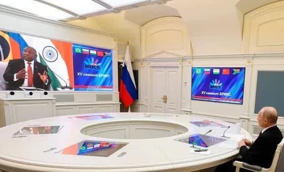 samit-brics-si-tszinpin-znenatska-propustiv-biznes-forum-a-putin-skoristavsya-videovistupami-schob-skarzhitis-na-sanktsiyi