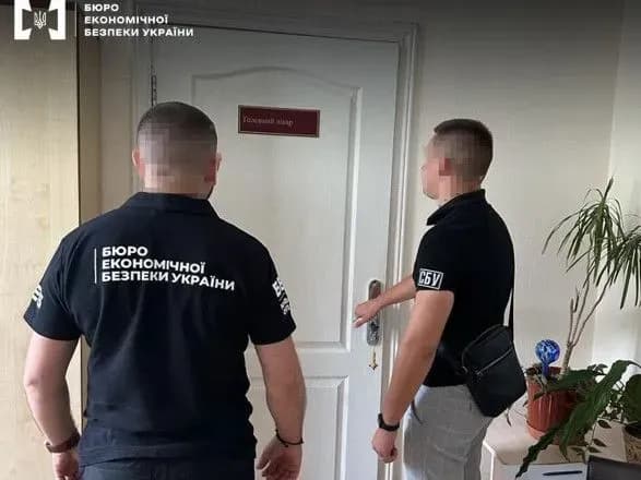 beb-vikrilo-sluzhbovtsiv-medzakladiv-yaki-privlasnili-9-mln-grn-na-kupivli-likiv-do-makhinatsiy-mozhe-buti-prichetniy-nardep