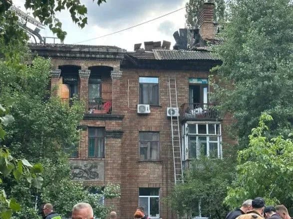 evakuyovanikh-cherez-pozhezhu-na-stolichnomu-pechersku-timchasovo-zaselyat-u-shkoli