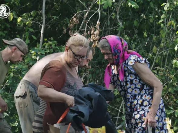 zvilnene-robotine-u-seli-vse-sche-zalishayutsya-lyudi-blizhche-do-liniyi-frontu