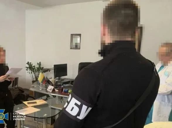 zatrimano-4-viyskovosluzhbovtsiv-ta-ochilnikiv-viyskovikh-medkomisiy-za-zarobitok-na-ukhilyantakh-yim-zagrozhuye-do-10-rokiv-uvyaznennya