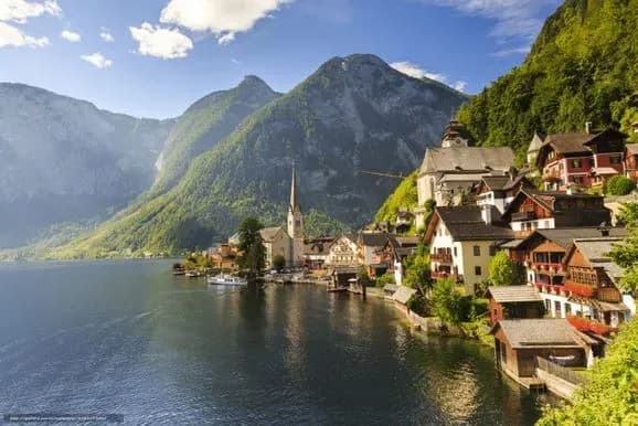 zhiteli-avstriyskogo-mistechka-galshtat-viyshli-z-aktsiyeyu-proti-nadmirnogo-turizmu