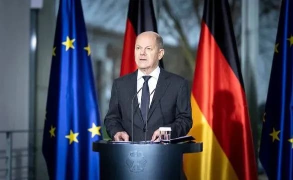 olaf-sholts-vpav-pid-chas-probizhki-i-travmuvavsya