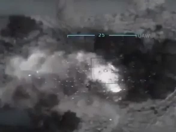 yermak-pokazav-robotu-bayraktar