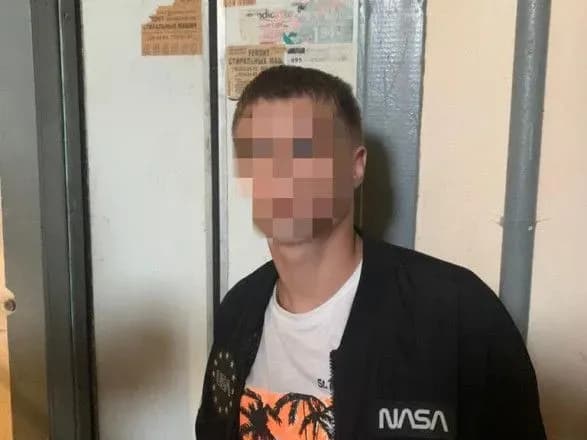 oshukali-lyudey-pid-viglyadom-zboru-koshtiv-na-likuvannya-ditini-pravookhorontsi-zatrimali-odnogo-z-shakhrayiv