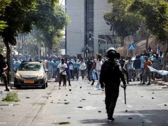 izrayil-znovu-skolikhnuli-protesti-aktivisti-vistupili-proti-superechlivikh-reform-pered-sudovim-slukhannyam-schodo-nikh