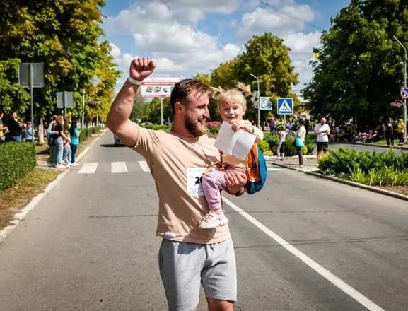 ponad-100-tisyach-grn-zibrali-dlya-viyskovikh-pid-chas-blagodiynogo-zabigu-na-vinnichchini