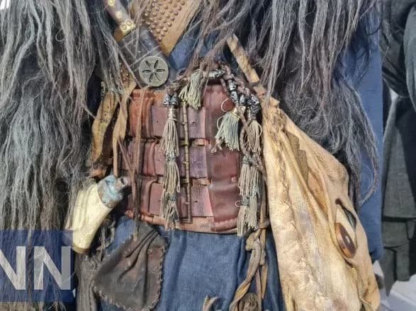 unikalni-kostyumi-ta-rekvizit-tvortsi-dovbusha-pokazhut-zalashtunki-naymasshtabnishogo-ukrayinskogo-ekshenu-na-vistavtsi-v-kiyevi