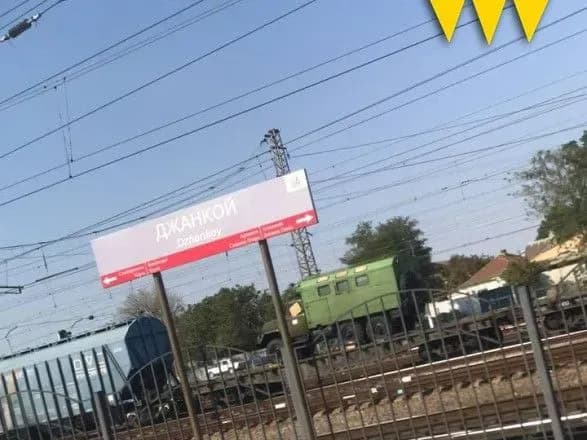 u-dzhankoyi-pomitili-nizku-vagoniv-zi-staroyu-rosiyskoyu-tekhnikoyu