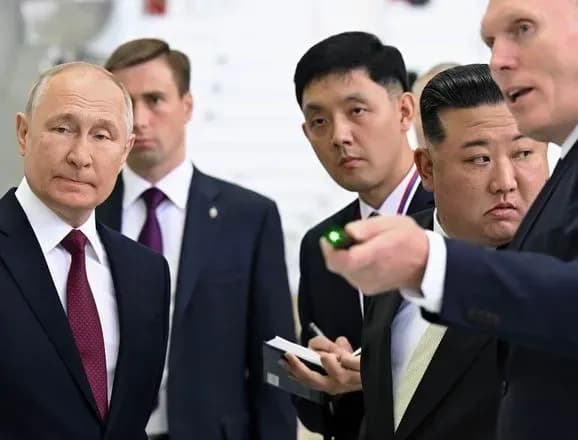 zustrich-na-kosmodromi-skhidniy-analitiki-poyasnili-chomu-putin-namgayetsya-yiyi-predstaviti-yak-neytralnu