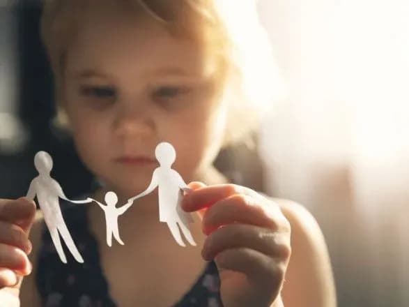 v-ukrayini-ponad-15-tisyach-ditey-pozbavleni-batkivskogo-pikluvannya