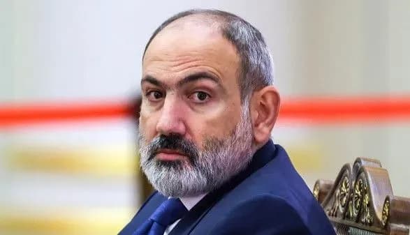 pashinyan-zapisav-video-i-zvinuvativ-azerbaydzhan-u-sprobi-vtyagnuti-virmeniyu-u-viynu-u-yerevani-tim-chasom-pochalisya-protesti